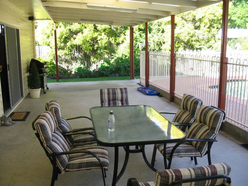 MINUTES TO CBD Picture 3