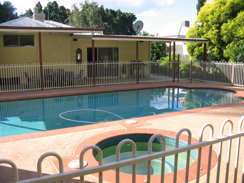 MINUTES TO CBD Picture 2