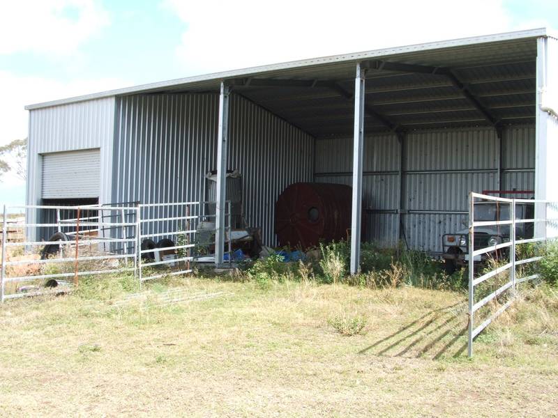 ROOM TO MOVE !! Picture 2