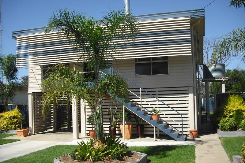 IMMACULATE.....JUST MOVE IN! Picture 2