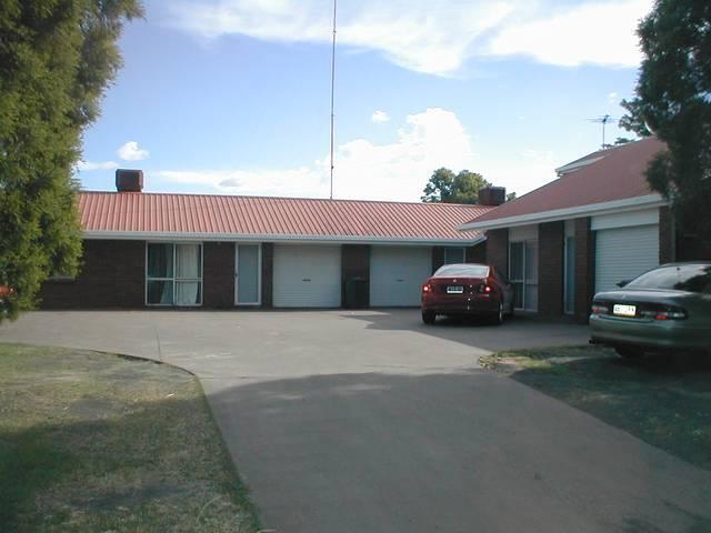 Spacious 3 bedroom unit Picture 1