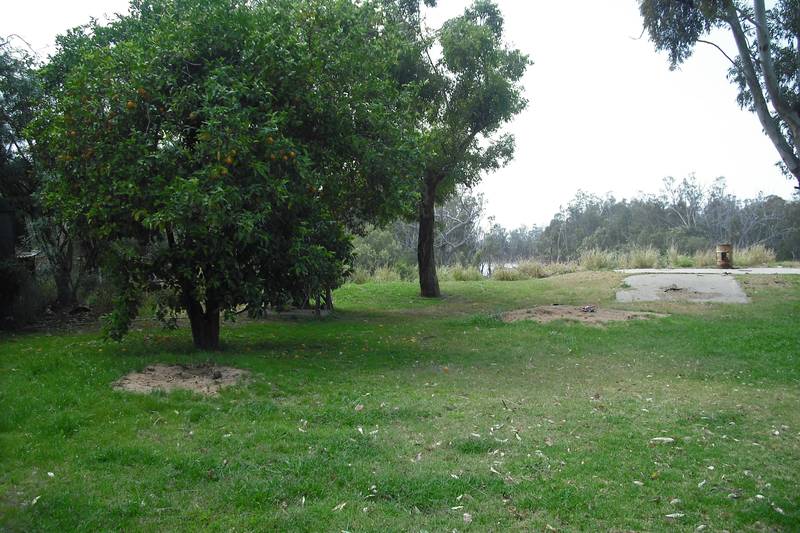 MacINTYRE RIVER FRONTAGE Picture 3