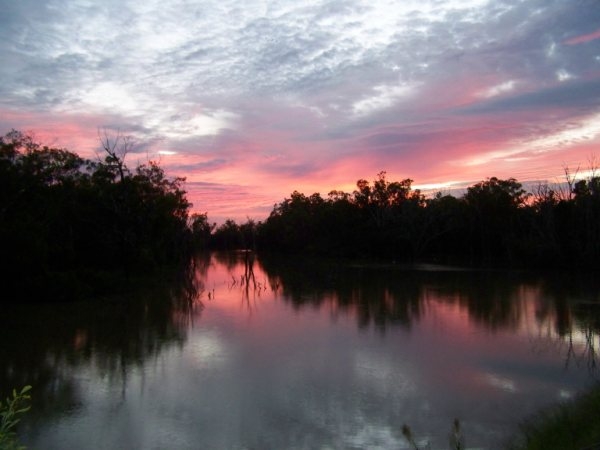 MacINTYRE RIVER FRONTAGE Picture 1