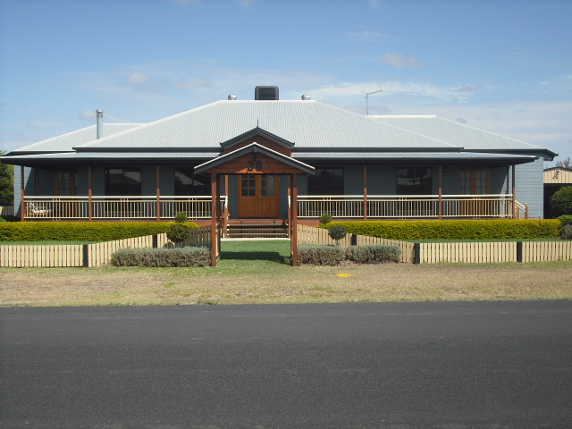 COUNTRY HOMESTEAD ON 1/2 ACRE Picture 1