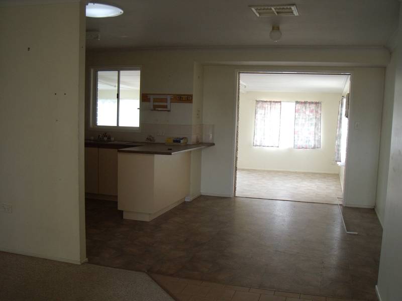 Here's a Family Home with a Realistic Price! Picture 2