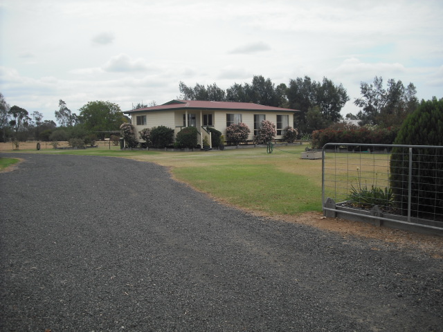 PLENTY OF ROOM TO MOVE Picture 1