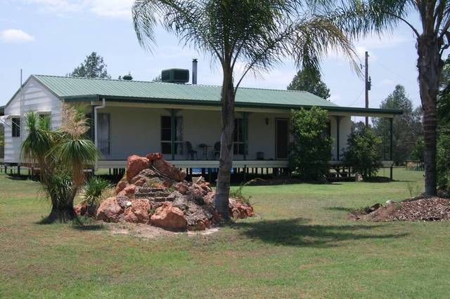 PRICE REDUCED - OWNER ON THE MOVE Picture 1