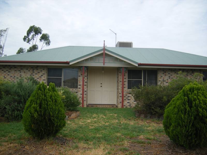 YOU DON'T HAVE TO BE A GOLFER TO APPRECIATE LIVING IN THIS AREA Picture 1