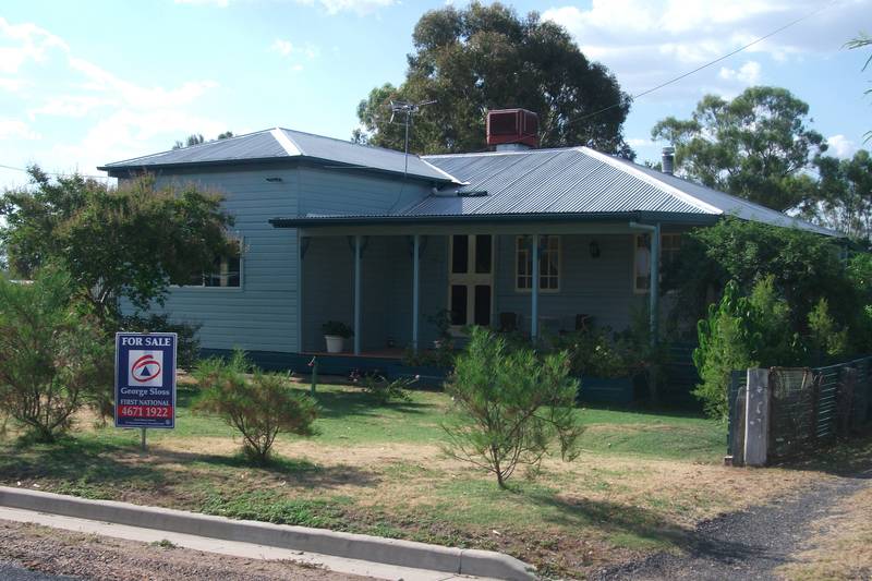 SIMPLY MOVE IN AND ENJOY Picture 1