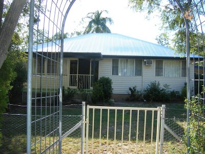 CENTRAL QUIET AREA CLOSE TO RIVER AND RIVER WALK Picture