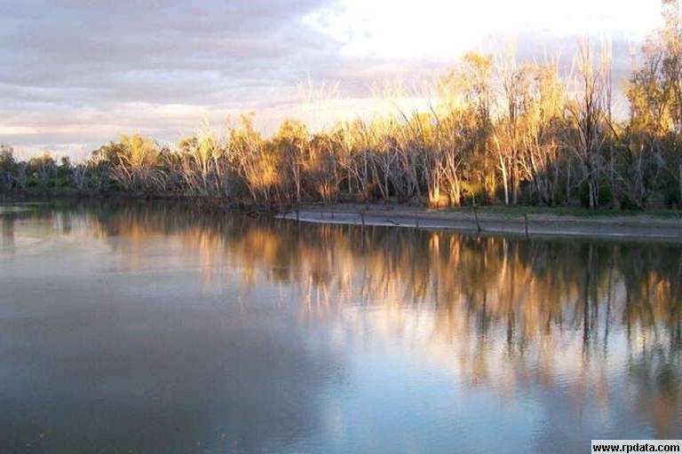 Absolute River Frontage Picture 3