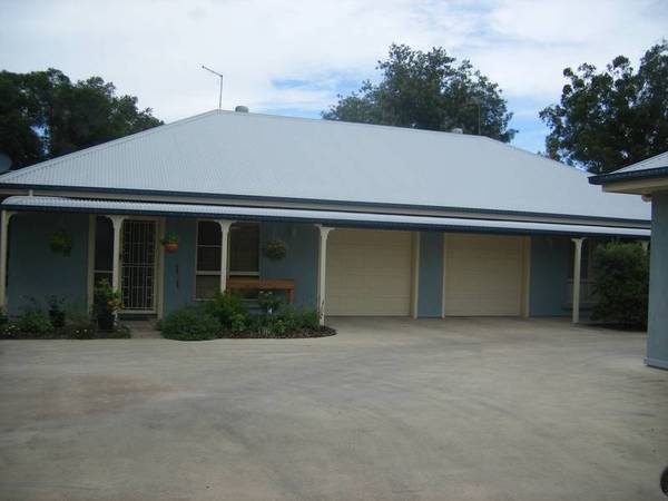 Beautiful modern unit in top position - the very best unit on the rental market Picture 1