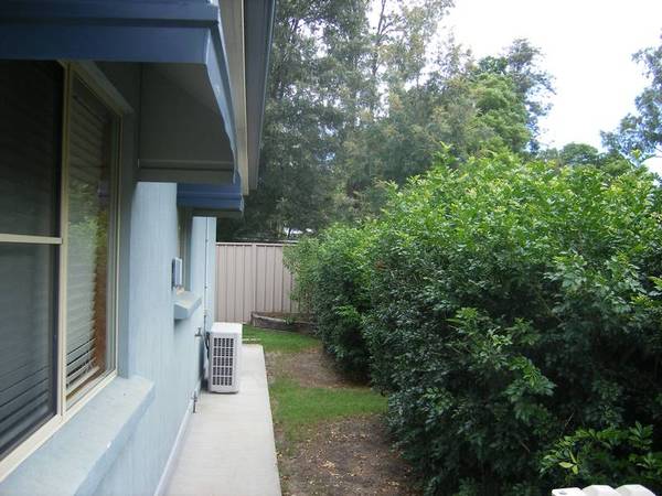 Beautiful modern unit in top position - the very best unit on the rental market Picture 2