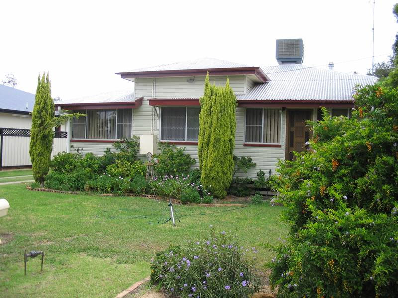 Right In The Heart of Town Picture 1