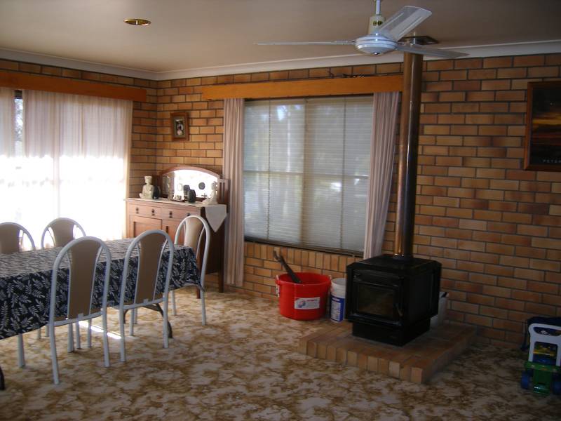 Growing Familys' Dream Home! Picture 2