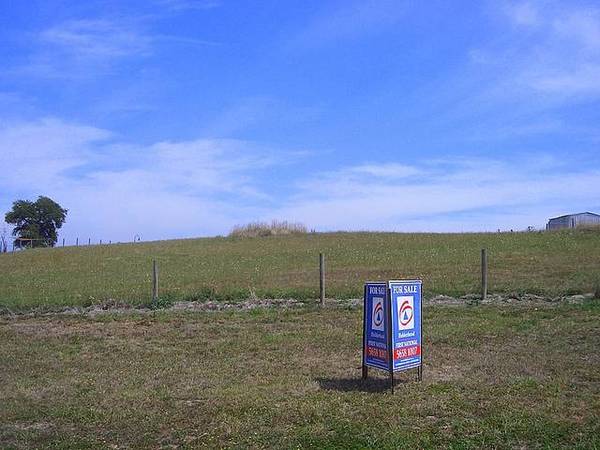 ELEVATED BLOCK WITH VIEWS Picture 1