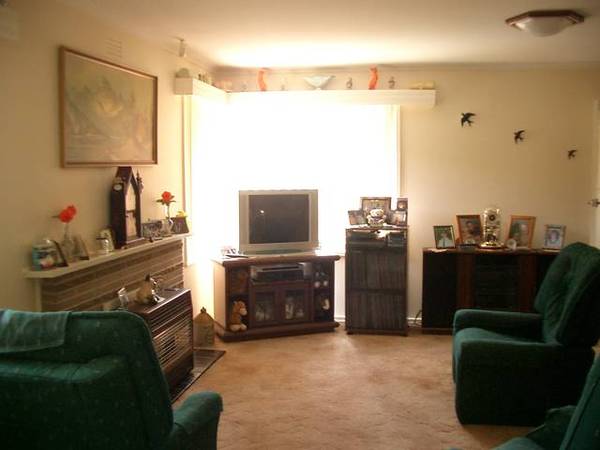 CLASSIC 60'S BRICK VENEER Picture 3