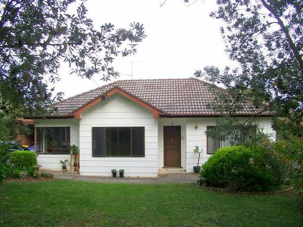 LARGE FAMILY HOME Picture 1