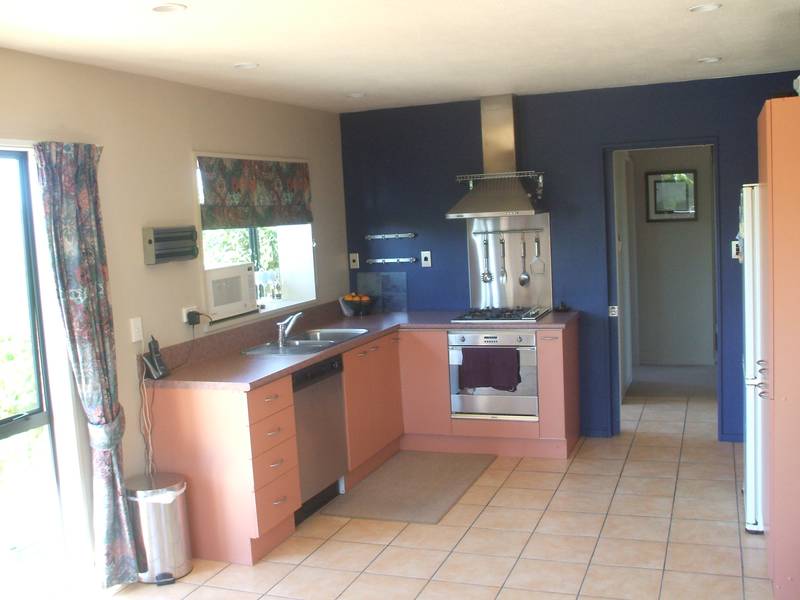 IMMACULATE IN BROOKLANDS - Neg Over $390,000 Picture 3