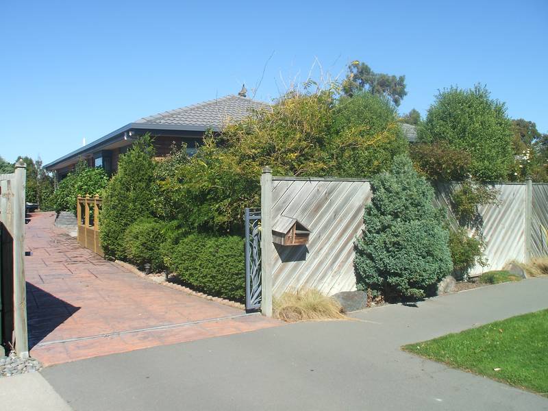 IMMACULATE IN BROOKLANDS - Neg Over $390,000 Picture 2