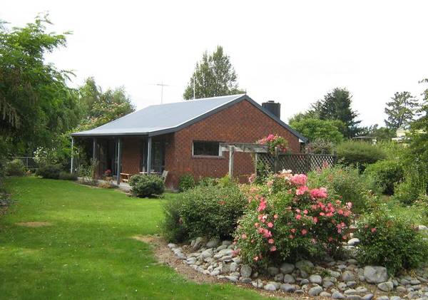 COUNTRY LIVING IN COALGATE Picture 1