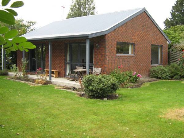 COUNTRY LIVING IN COALGATE Picture 2