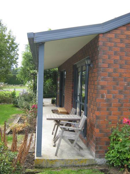 COUNTRY LIVING IN COALGATE Picture 3