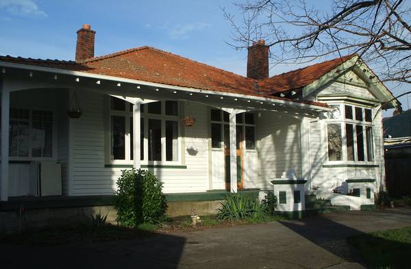 GRACIOUS OLD LADY Picture 1