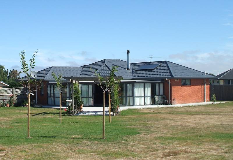 COUNTRY LIFE Picture 1