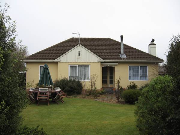 TREE LINED QUIET CUL-DE-SAC Picture 1