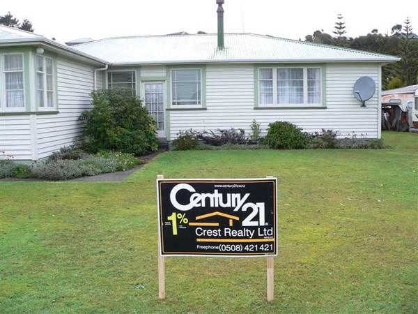 MAKE THIS HOUSE YOUR HOME FOR ONLY $265,000 Picture 1