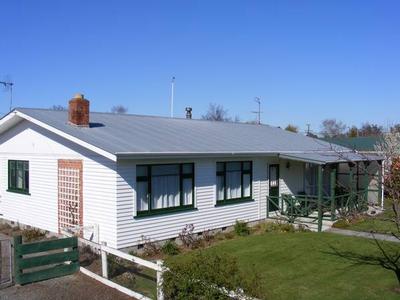 COUNTRY STYLE AND COUNTRY LIVING IN TOWN Picture