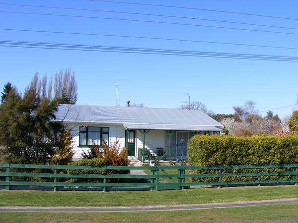 COUNTRY STYLE AND COUNTRY LIVING IN TOWN Picture 2