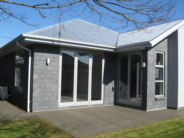 BRAND NEW IN MILNES ESTATE Picture 3