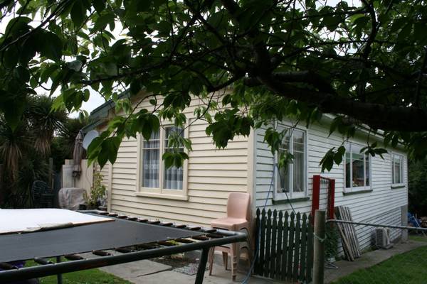 FIRST HOME / INVESTOR Picture 1