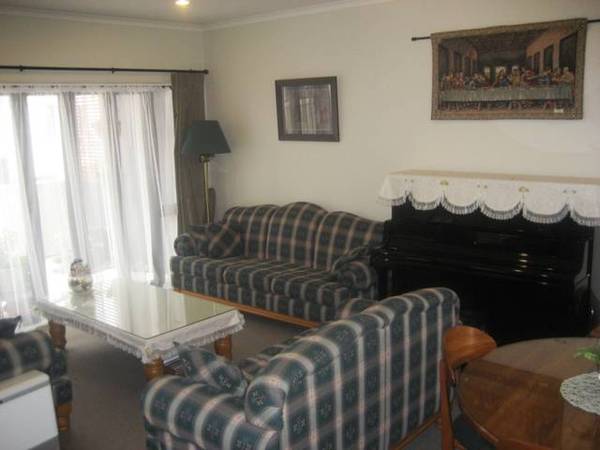 Epsom Terraced House Picture 3