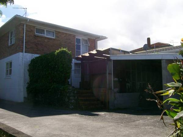 5 Bedroom House on Matai Road Picture 2