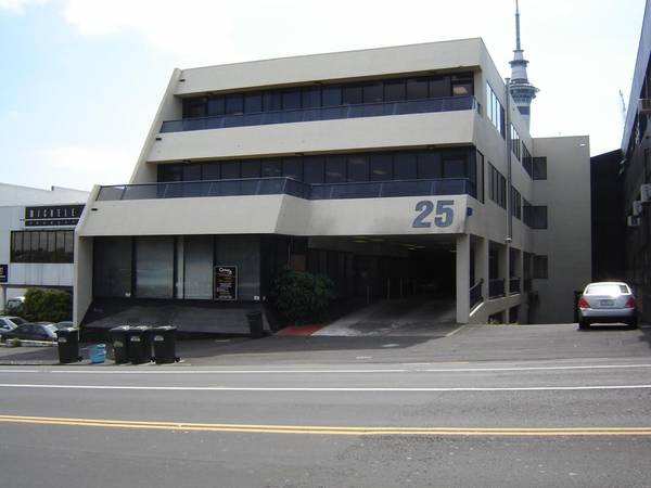 Office/Showroom Picture 1