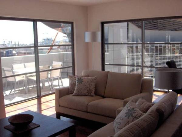 STUNNING EXECUTIVE PENTHOUSE Picture 1