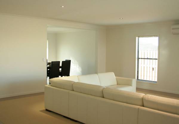 Spacious Contemporary Home Picture 3