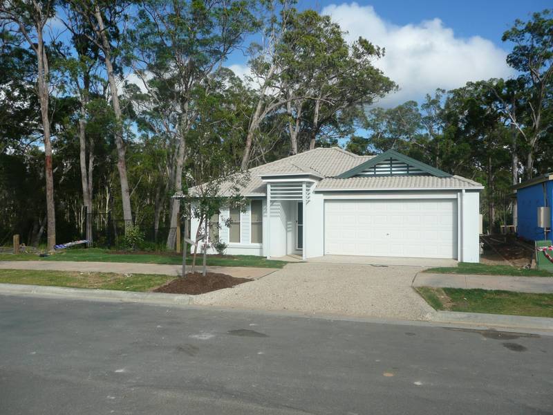 <b> FOUR bedroom modern
home</b> Picture 1