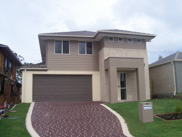 Double story brand new home Picture 1