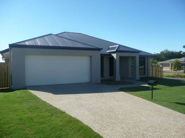 OH SO LOVELY WITH A GREAT SIZE YARD Picture 1