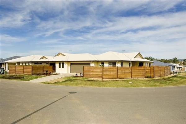 The sought after Jacobs Ridge. DUPLEX Picture 1