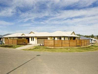 The sought after Jacobs Ridge. DUPLEX Picture