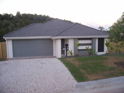 Elevated over Upper Coomera is Reserve Rise Picture