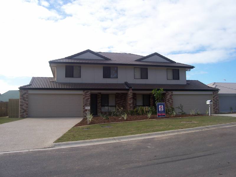 SPACIOUS DUPLEX AT PIMPAMA Picture 1
