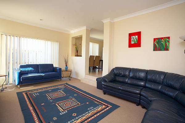 ELEVATED SPLIT LEVEL Picture 1