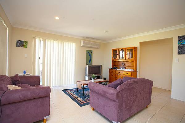 ELEVATED SPLIT LEVEL Picture 3