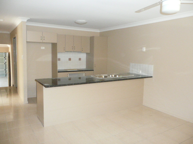 FOUR BEDROOM Duplex in Hawthorne Esate Picture 2